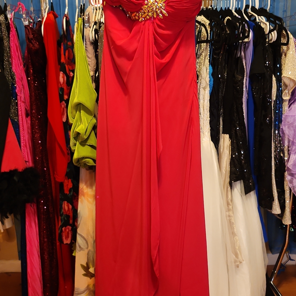 Chic Strapless Red Gown with Jewel Accent